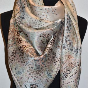 Hand made square shawl "aperto"